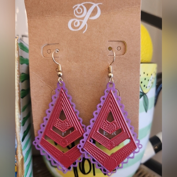 Plunder earrings $8 each - Picture 1 of 6
